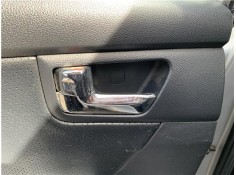 Recambio de manilla int. puerta trasero izquierda para kia sportage (km) 2.0 crdi referencia OEM IAM 826101F010  