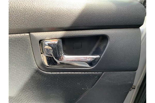 Recambio de manilla int. puerta trasero izquierda para kia sportage (km) 2.0 crdi referencia OEM IAM 826101F010  