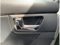 Recambio de manilla int. puerta trasero izquierda para kia sportage (km) 2.0 crdi referencia OEM IAM 826101F010  