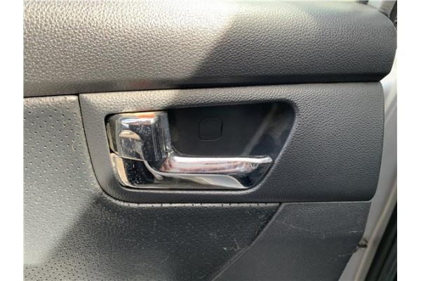 Recambio de manilla int. puerta trasero izquierda para kia sportage (km) 2.0 crdi referencia OEM IAM 826101F010  
