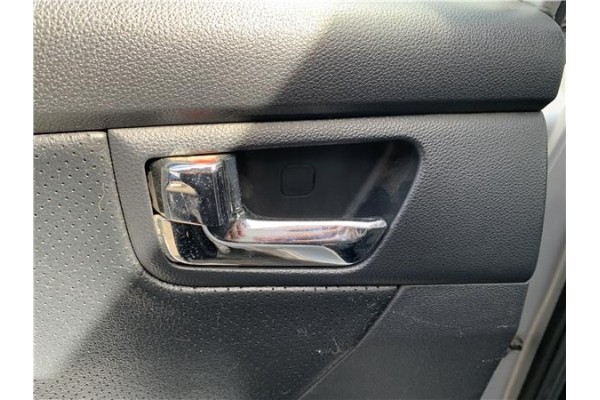 Recambio de manilla int. puerta trasero izquierda para kia sportage (km) 2.0 crdi referencia OEM IAM 826101F010  