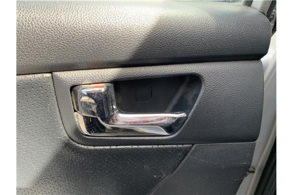 Recambio de manilla int. puerta trasero izquierda para kia sportage (km) 2.0 crdi referencia OEM IAM 826101F010  