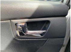 Recambio de manilla int. puerta trasero izquierda para kia sportage (km) 2.0 crdi referencia OEM IAM 826101F010  