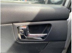 Recambio de manilla int. puerta trasero izquierda para kia sportage (km) 2.0 crdi referencia OEM IAM 826101F010  