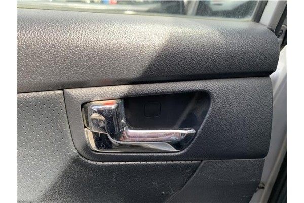 Recambio de manilla int. puerta trasero izquierda para kia sportage (km) 2.0 crdi referencia OEM IAM 826101F010  