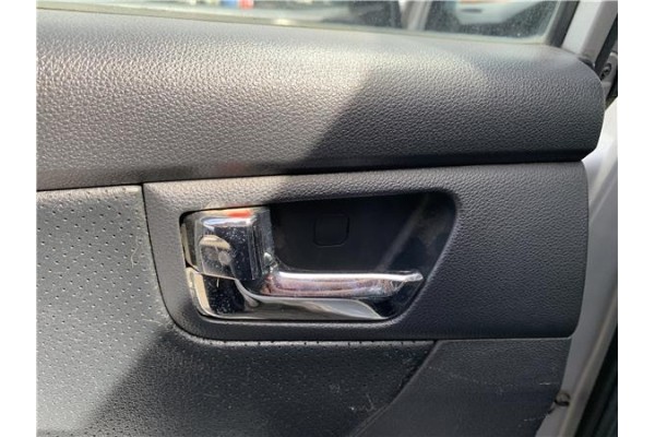 Recambio de manilla int. puerta trasero izquierda para kia sportage (km) 2.0 crdi referencia OEM IAM 826101F010  