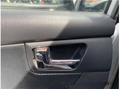 Recambio de manilla int. puerta trasero izquierda para kia sportage (km) 2.0 crdi referencia OEM IAM 826101F010  