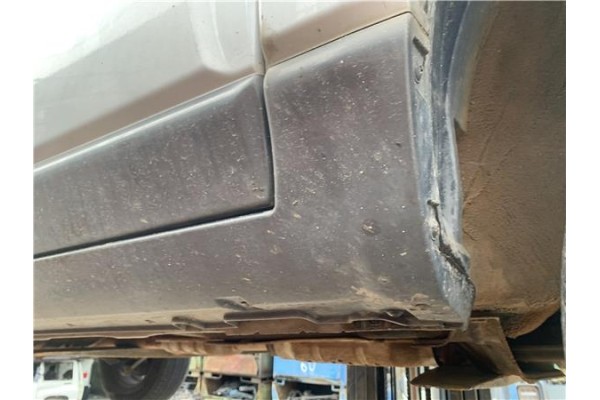 Recambio de spoiler talonera lat. derecha para kia sportage (km) 2.0 crdi referencia OEM IAM 877521F000  