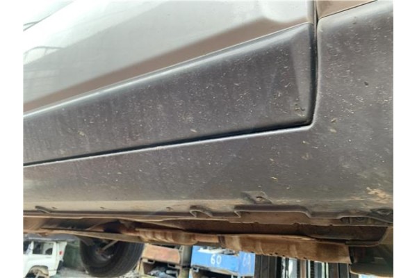 Recambio de spoiler talonera lat. derecha para kia sportage (km) 2.0 crdi referencia OEM IAM 877521F000  