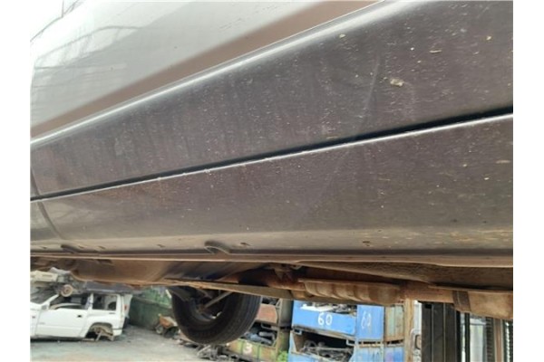 Recambio de spoiler talonera lat. derecha para kia sportage (km) 2.0 crdi referencia OEM IAM 877521F000  