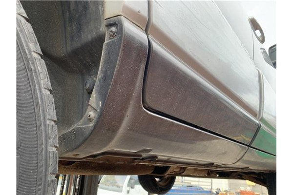 Recambio de spoiler talonera lat. derecha para kia sportage (km) 2.0 crdi referencia OEM IAM 877521F000  