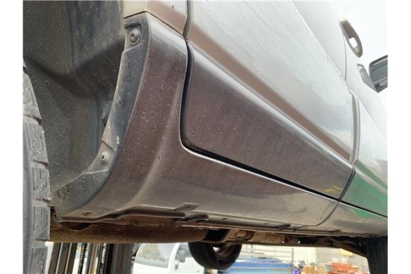 Recambio de spoiler talonera lat. derecha para kia sportage (km) 2.0 crdi referencia OEM IAM 877521F000  