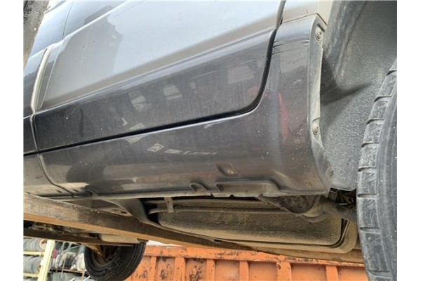 Recambio de spoiler talonera lat. izquierda para kia sportage (km) 2.0 crdi referencia OEM IAM 877511F000  