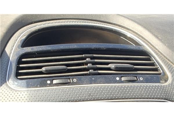 Recambio de rejilla entrada de aire para fiat punto / grande punto (199) 1.4 referencia OEM IAM 735504342  