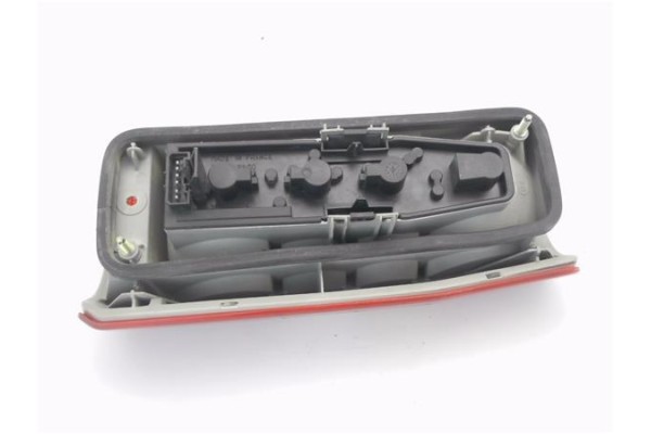 Recambio de piloto trasero izquierdo para peugeot expert (224) 2.0 hdi referencia OEM IAM 6350E6  