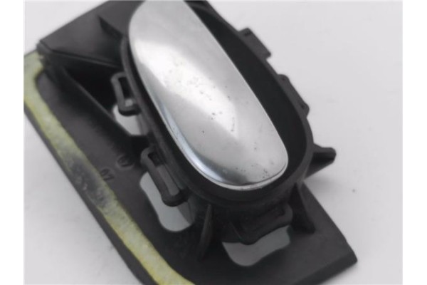 Recambio de manilla int. puerta delantero izquierda para peugeot 206 cc cabrio-coupé 1.6 cc referencia OEM IAM 9623698477  