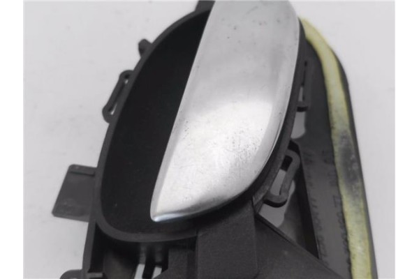 Recambio de manilla int. puerta delantero izquierda para peugeot 206 cc cabrio-coupé 1.6 cc referencia OEM IAM 9623698477  