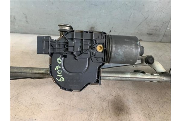 Recambio de motor limpiaparabrisas delantero para peugeot 308 1.6 confort referencia OEM IAM 0390241869  