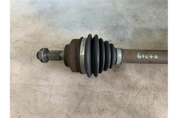 Recambio de palier delantero derecho para peugeot 308 1.6 confort referencia OEM IAM 3273QK  