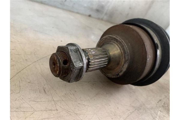 Recambio de palier delantero derecho para peugeot 308 1.6 confort referencia OEM IAM 3273QK  