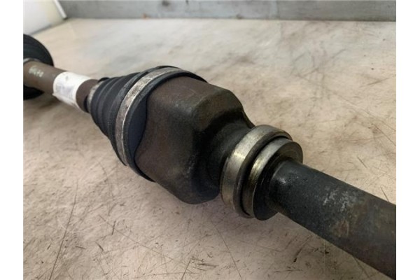 Recambio de palier delantero derecho para peugeot 308 1.6 confort referencia OEM IAM 3273QK  