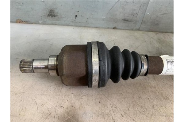 Recambio de palier delantero izquierdo para peugeot 308 1.6 confort referencia OEM IAM 3272PZ  