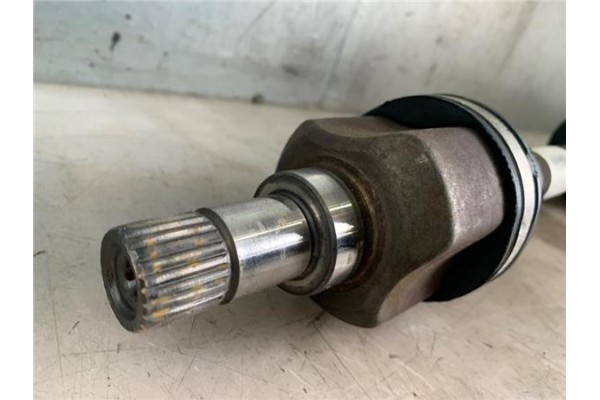 Recambio de palier delantero izquierdo para peugeot 308 1.6 confort referencia OEM IAM 3272PZ  