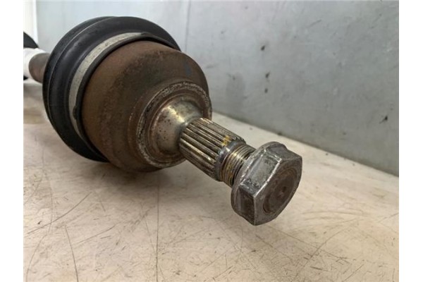 Recambio de palier delantero izquierdo para peugeot 308 1.6 confort referencia OEM IAM 3272PZ  