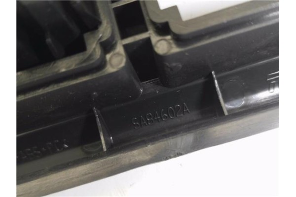 Recambio de embellecedor consola central para kia picanto (sa) 1.1 active referencia OEM IAM SA84602A  