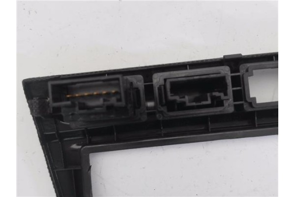 Recambio de embellecedor consola central para kia picanto (sa) 1.1 active referencia OEM IAM SA84602A  