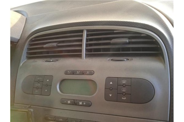 Recambio de rejilla entrada de aire para seat toledo (5p2) 2.0 tdi 16v referencia OEM IAM 5P1819110J  