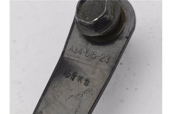 Recambio de anclaje cinturon delantero izquierdo para suzuki vitara (se/sf/et) 1.9 td largo lujo referencia OEM IAM A3461523  