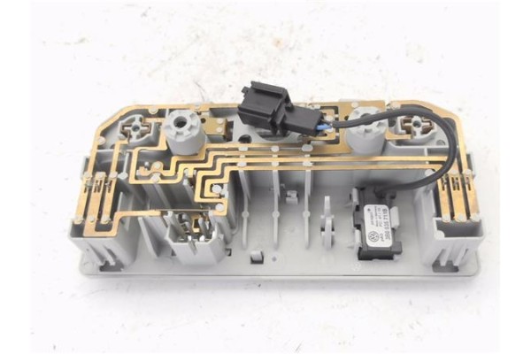 Recambio de luz delantero central techo para volkswagen polo v (6c1) 1.4 advance bmt referencia OEM IAM 3B0947105C  
