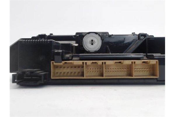 Recambio de mandos climatizador para audi a4 berlina (b5) 1.8 referencia OEM IAM (8D0820043M) (5HB007908-05) 