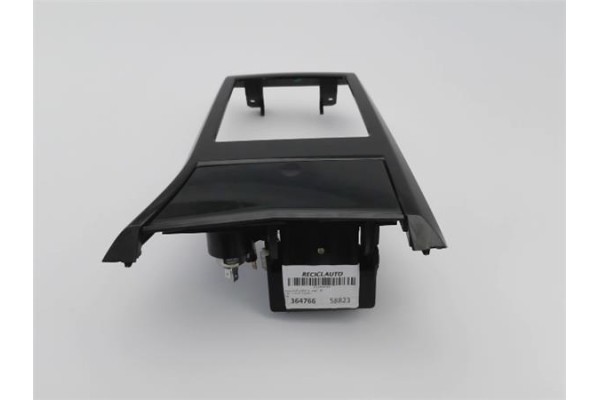 Recambio de embellecedor consola central para opel astra h gtc 1.9 cdti referencia OEM IAM 331985437  