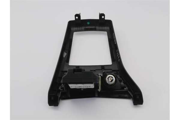 Recambio de embellecedor consola central para opel astra h gtc 1.9 cdti referencia OEM IAM 331985437  