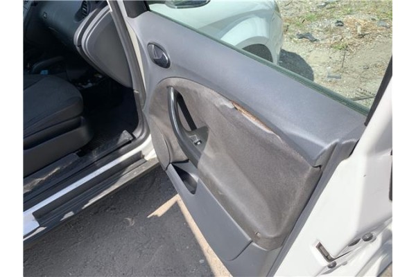 Recambio de puerta delantero derecha para seat altea (5p1) 1.9 tdi referencia OEM IAM 5P0831056A  