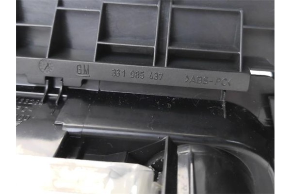 Recambio de embellecedor consola central para opel astra h gtc 1.9 cdti referencia OEM IAM 331985437  