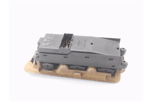 Recambio de mando elevalunas delantero izquierdo para nissan maxima qx (a32) 2.0 referencia OEM IAM 8096141U00  
