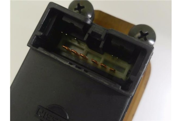 Recambio de mando elevalunas trasero derecho para nissan maxima qx (a32) 2.0 referencia OEM IAM 8296041U00  