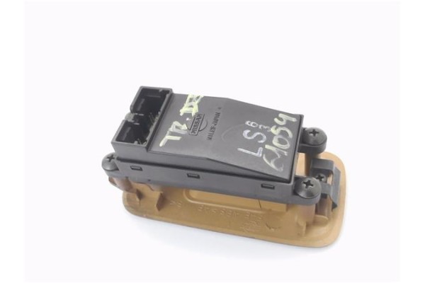 Recambio de mando elevalunas trasero izquierdo para nissan maxima qx (a32) 2.0 referencia OEM IAM 8296041U00  