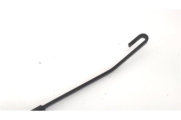 Recambio de brazo limpiaparabrisas trasero para opel combo furgón/ranchera familiar 1.7 di 16v referencia OEM IAM 09225631  