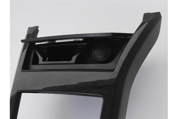 Recambio de embellecedor consola central para opel astra h gtc 1.9 cdti referencia OEM IAM 331985437  