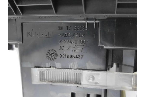 Recambio de embellecedor consola central para opel astra h gtc 1.9 cdti referencia OEM IAM 331985437  