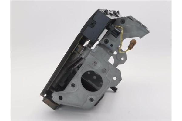 Recambio de embellecedor consola central para nissan maxima qx (a32) 2.0 referencia OEM IAM 6826044U1U 2852540U01 