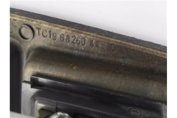 Recambio de embellecedor consola central para nissan maxima qx (a32) 2.0 referencia OEM IAM 6826044U1U 2852540U01 