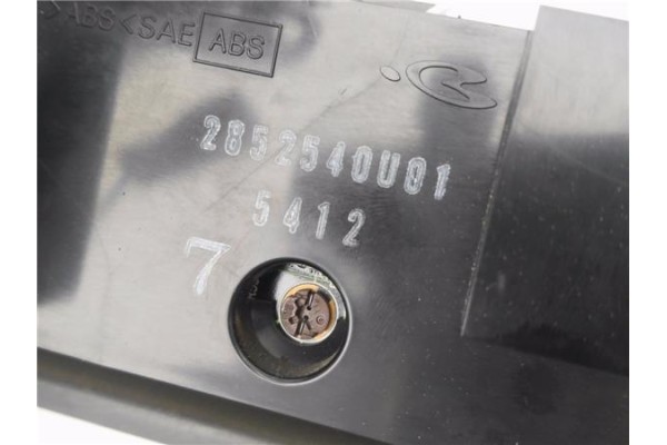 Recambio de embellecedor consola central para nissan maxima qx (a32) 2.0 referencia OEM IAM 6826044U1U 2852540U01 