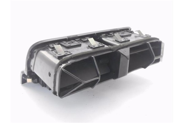 Recambio de rejilla entrada de aire para nissan maxima qx (a32) 2.0 referencia OEM IAM 6875040U00 6875044U00 