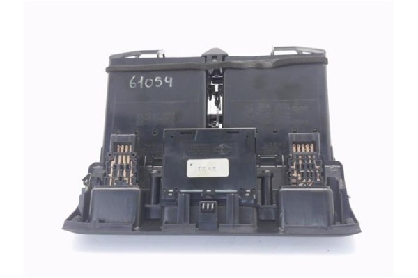 Recambio de rejilla entrada de aire para nissan maxima qx (a32) 2.0 referencia OEM IAM 6875040U00 6875044U00 