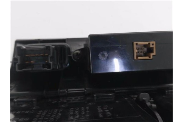 Recambio de rejilla entrada de aire para nissan maxima qx (a32) 2.0 referencia OEM IAM 6875040U00 6875044U00 